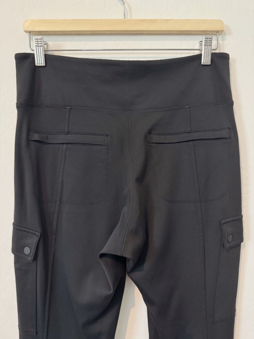 Athleta Delancey Pants Size Medium Black Straight Leg High Rise Cargo Sporty - Picture 9 of 10